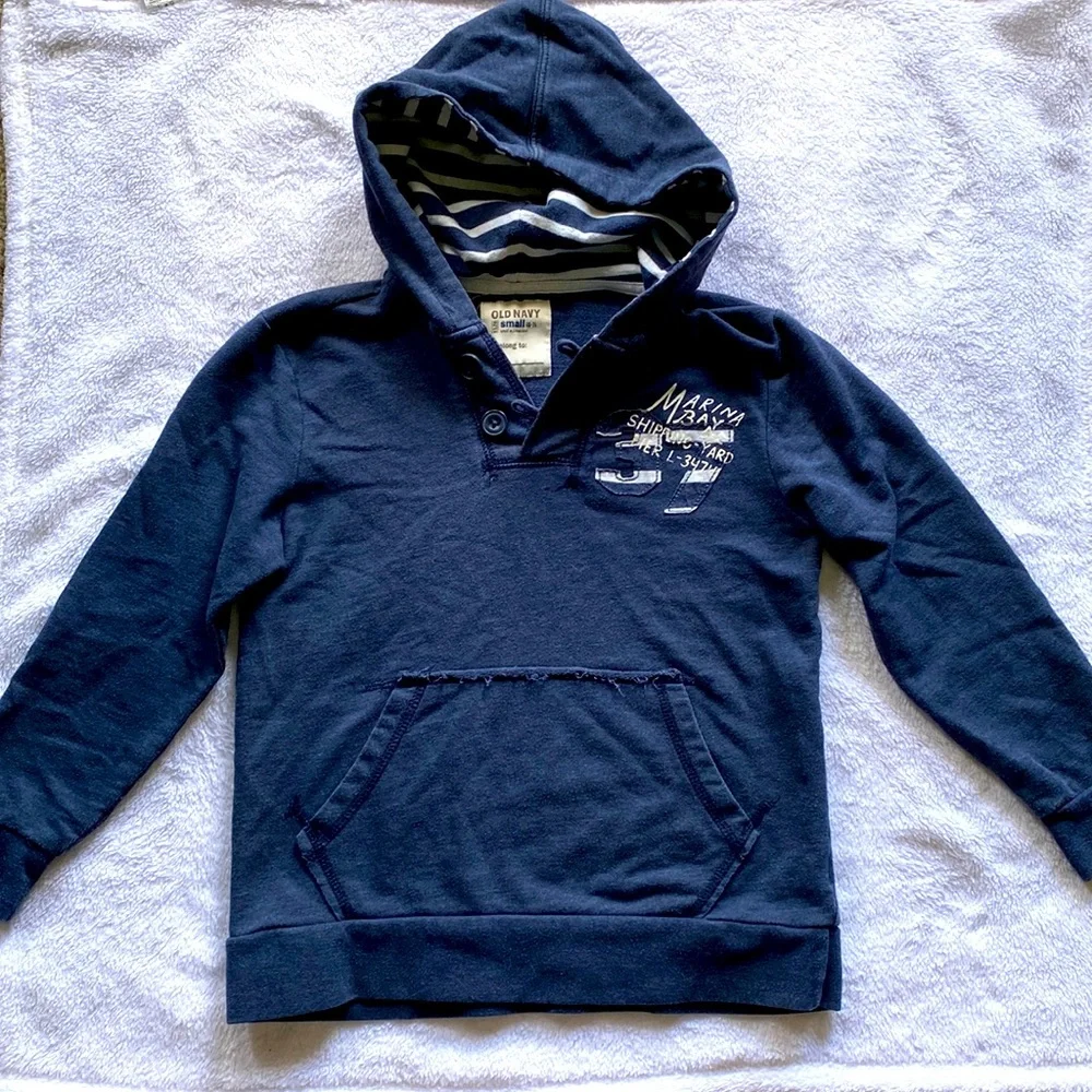 ⭐️ 3/$20 Boys- OLD NAVY- NWOT Sweatshirt with Hoodie- Size 6